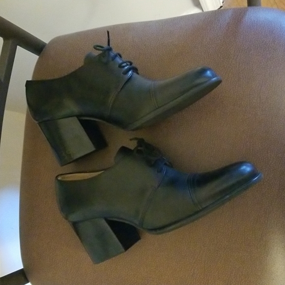 Black leather shoes - Picture 3 of 10